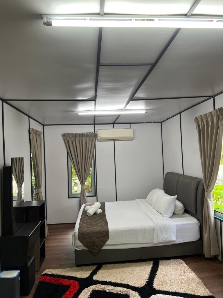 Das Pulau Cabin Album